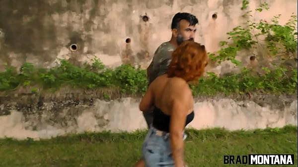 Play MP4 - Ninfeta Bruna foi flagrada dando a buceta no condom&iacute;nio