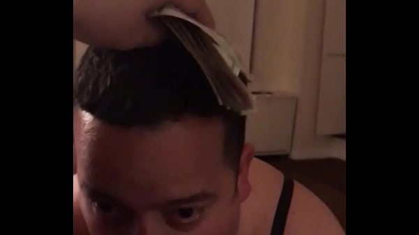 Mistress Cordellia sucked by her slutty sissy slave 