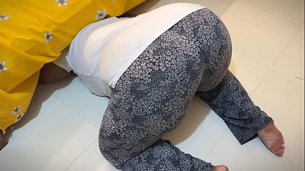 Big Ass Curvy Muslim Hot Stepmom Stuck Under Bed Then She Want Anal Fuck From Me! Episode-1 thumbnail