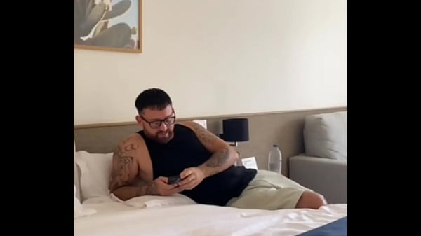 Nonton Cheating Slut Comes Over For Horny Threesome thumbnail