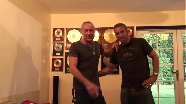 Nonton Nikky Blond Does The Daddie Then His Son thumbnail