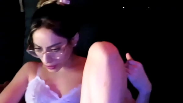 Play MP4 - Me meto un consolador por el culo por primera vez