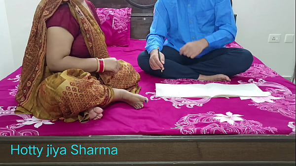 Desi stepmom fucking with teenstep son when studying_Step momdont know anything