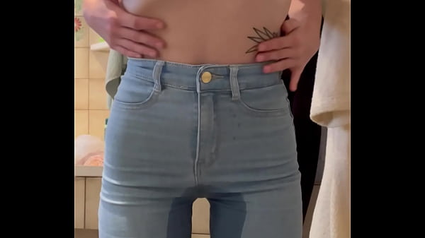 Play MP4 - I put on my jeans to piss in them