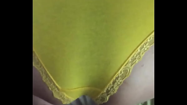 Esposa follando en panties amarillos