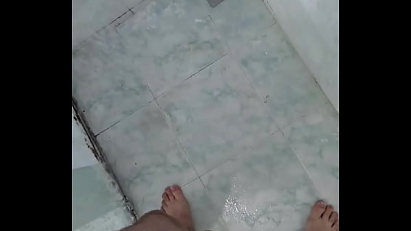 Play MP4 - MIJANDO NO BANHO