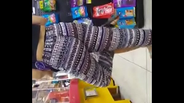 Novinha gostosa no mercado