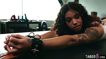 Nonton Ebony Teen And Curvy Milf Bondage Domination And Deep Fisting Action thumbnail