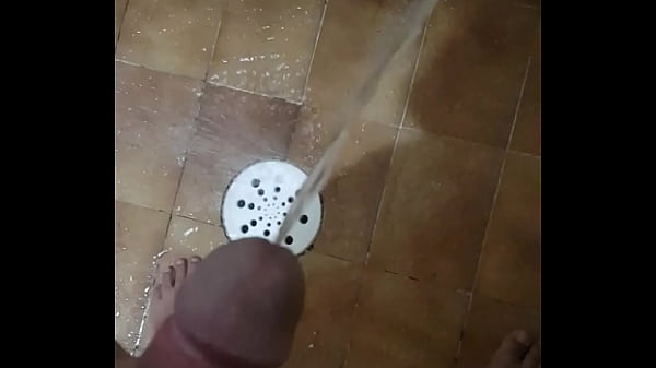 Play MP4 - Mijada no banho 2