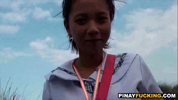 Daring Asian Amateur GivesAn Outdoor Blowjob