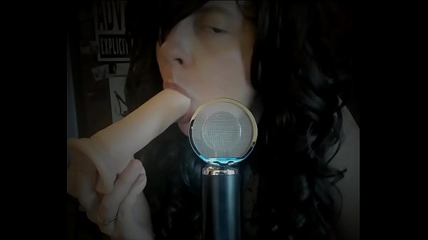 Pompino ipnotico la tua dominatrice tifa vedere come ti succhia il cazzomentre ti ipnotizza