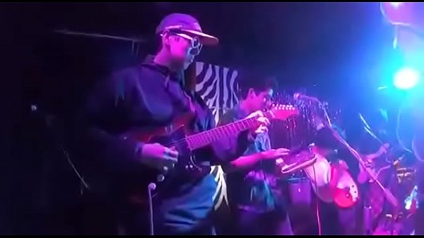 Cabros tocando Nico nico 