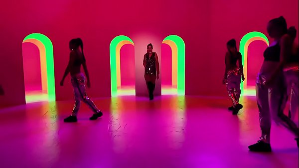 Selena - Look At Her Now (video oficial official video) 