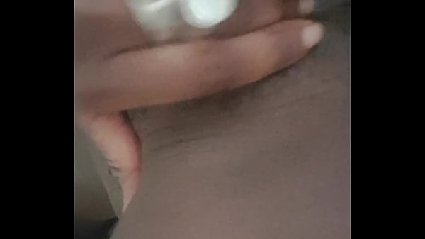 Negra caliente_tocando_su vagina