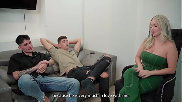 Play MP4 - Pibe comparte a su novia con sus dos amigos por Navidad Tatiana &Aacute;lvarez MILF de enormes tetas