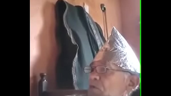 Poeta recitando sua s&aacute_bia poesia