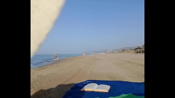 Nonton Vamos A Tomar El Sol, &iquest;me Aplicas Bloqueador? ??️??...#playa #verano #miercoles #toples #bikini #... thumbnail