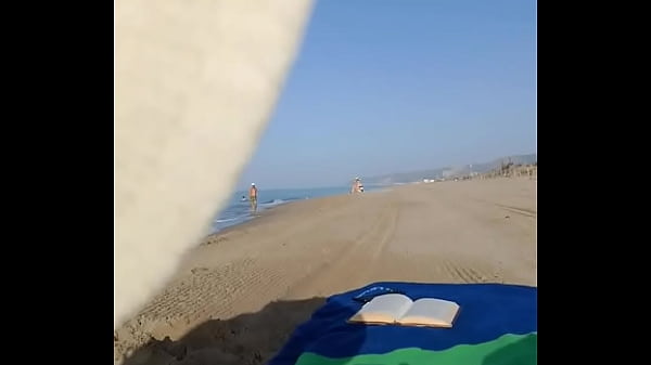 Vamos a tomar el sol &iquest;me aplicas bloqueador ️ #playa #verano #miercoles #toples #bikini # 