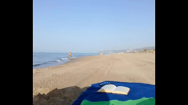 Vamos a tomar el sol &iquest;me aplicas bloqueador ️ #playa #verano #miercoles #toples #bikini #