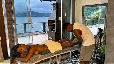Eu S&oacute; Pedi Uma Massagem... Mas Quando &eacute; A Gente, Nunca &eacute; S&oacute; Isso. Meu Marido Preparou Cada Detalhe, O Clima, O Toque... E Aos Poucos A Conex&atilde;o Foi Falando Mais Alto. thumbnail