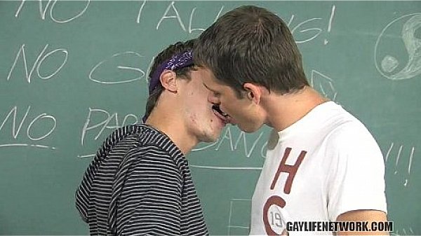 Twink gets drilled hard 