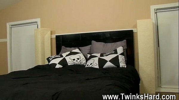 Young straight fucks mature gay porn Muscled daddy Collin likes to