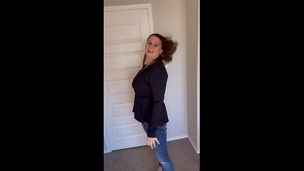 Play MP4 - Hot milf with big tits roleplay