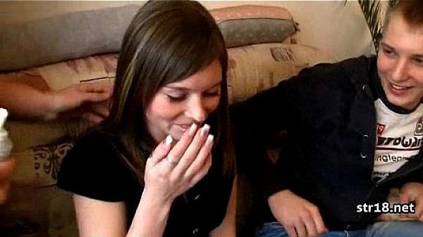 Nonton Cute Teen Amateur Gives An Amazing Suck & Fuck thumbnail