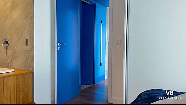 Me quedo a solas con mi padrastro y sus masajes se salieron de control tiene una pija deliciosa