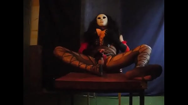 00040 cum on my feet