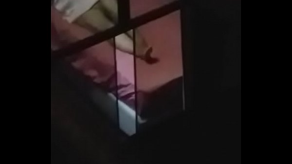 Mi vecina abriendo las piernas