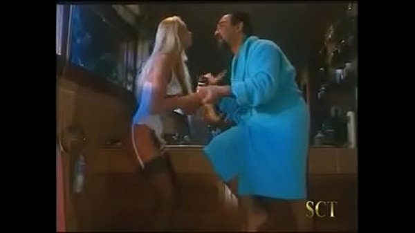 Play MP4 - Roberto Malone - Fodendo com roup&atilde;o azul