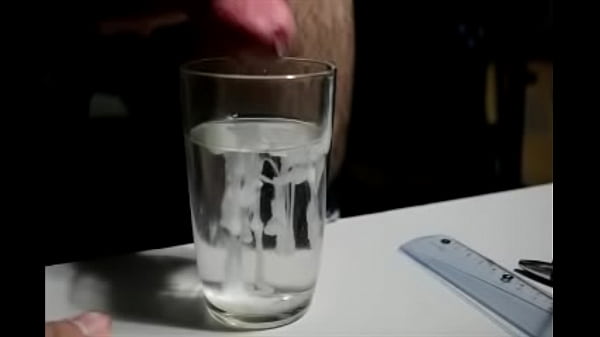 Play MP4 - minha gozada no copo