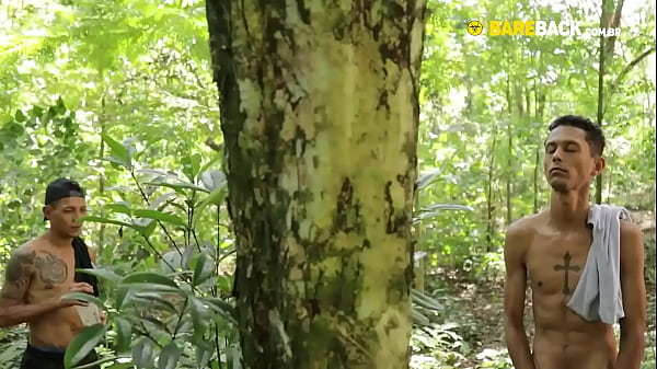 Play MP4 - Dotado fodendo o safado no meio do mato