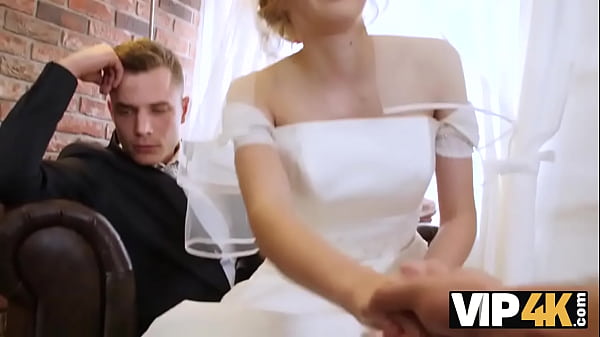 VIP4K. La coppia sposata decide di vendere la figa della sposa_a buon prezzo