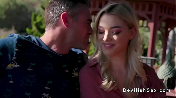 Dude withbig cock fucks_brunettein a tree house