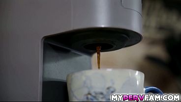 Nonton Zoey Uso And Her Stepdad Peter Fitzwells In A Steamy Fuck Session thumbnail