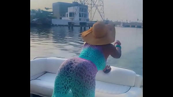 Getting horny while shaking my ass 