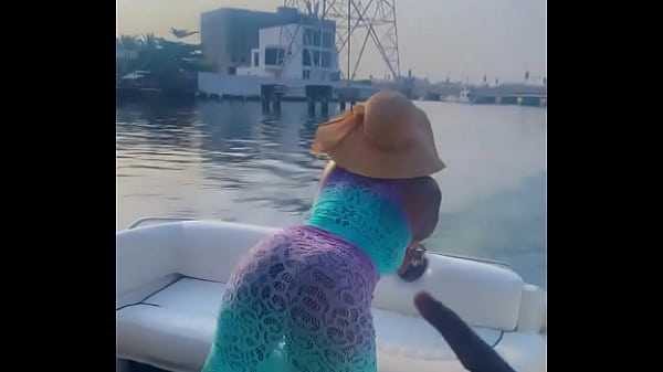 Getting horny while shaking my ass 