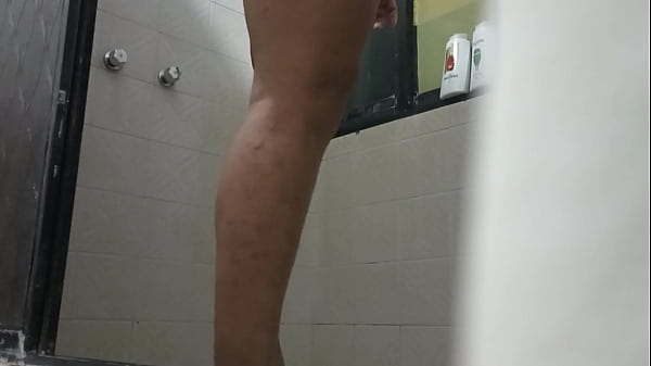 Play MP4 - Espiando deje grabando el celular en el wc de la casa de mi mama