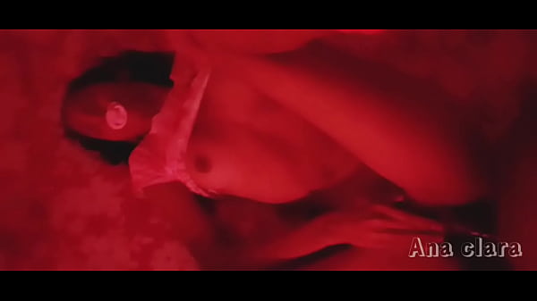 Padrasto tira filha_da cama_fodendo_sua bucetinha apertada e_gozando_dentro_dela