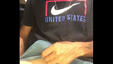 Nonton Pau Gigante Gozando, Batendo Punheta E Falando Putaria thumbnail