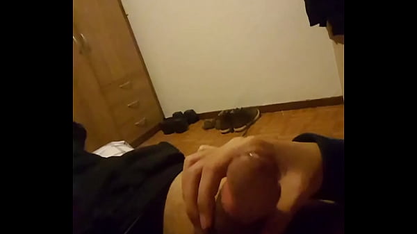 Play MP4 - Hairy boy masturbating