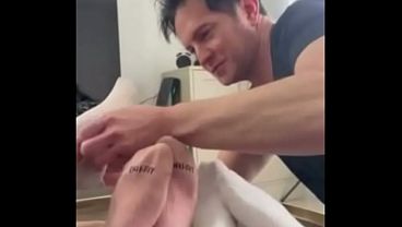 Nonton Kirstin, Luna, And Giggi Are Having Fun With Their Foot Slave. thumbnail