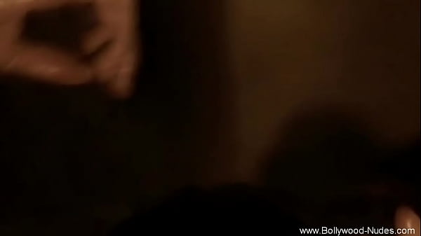 She_Loves To Show Off Her Body Dancing_Gracefully