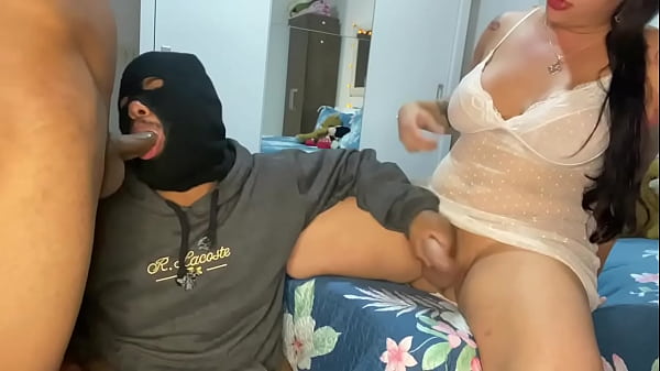 Travesti Rebekah Vaz Aprontando Uma Suruba thumbnail