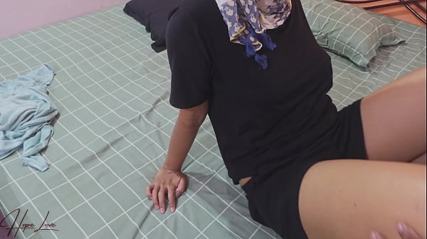 Horny Malay Stepsister With Juicy Pussy. 