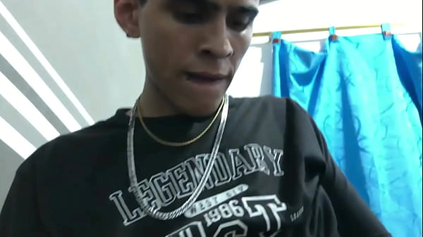 Play MP4 - Descubro a mi hermanastra peque&ntilde;a masturb&aacute;ndose en su cuarto y le ayudo y me la follo duro - HISTORIA OMPLETA