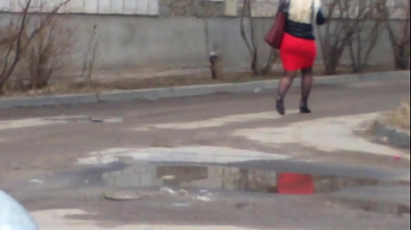 Big ass in red skirt