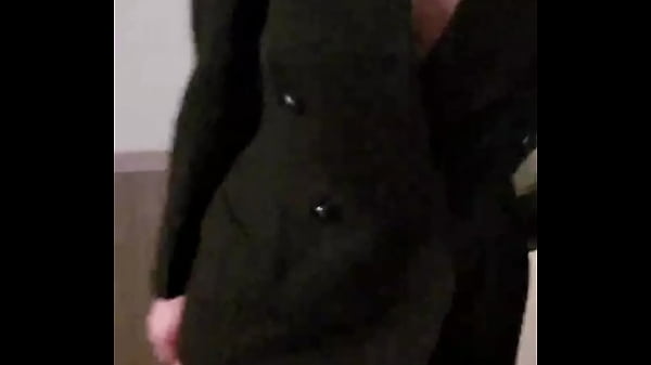 Vlaamse milf fingering herself all the way 